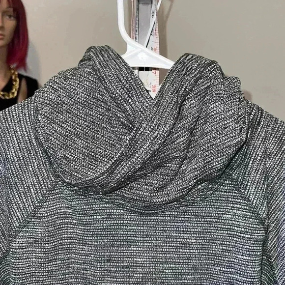 EUC Lululemon pullover mock neck - Picture 3 of 6